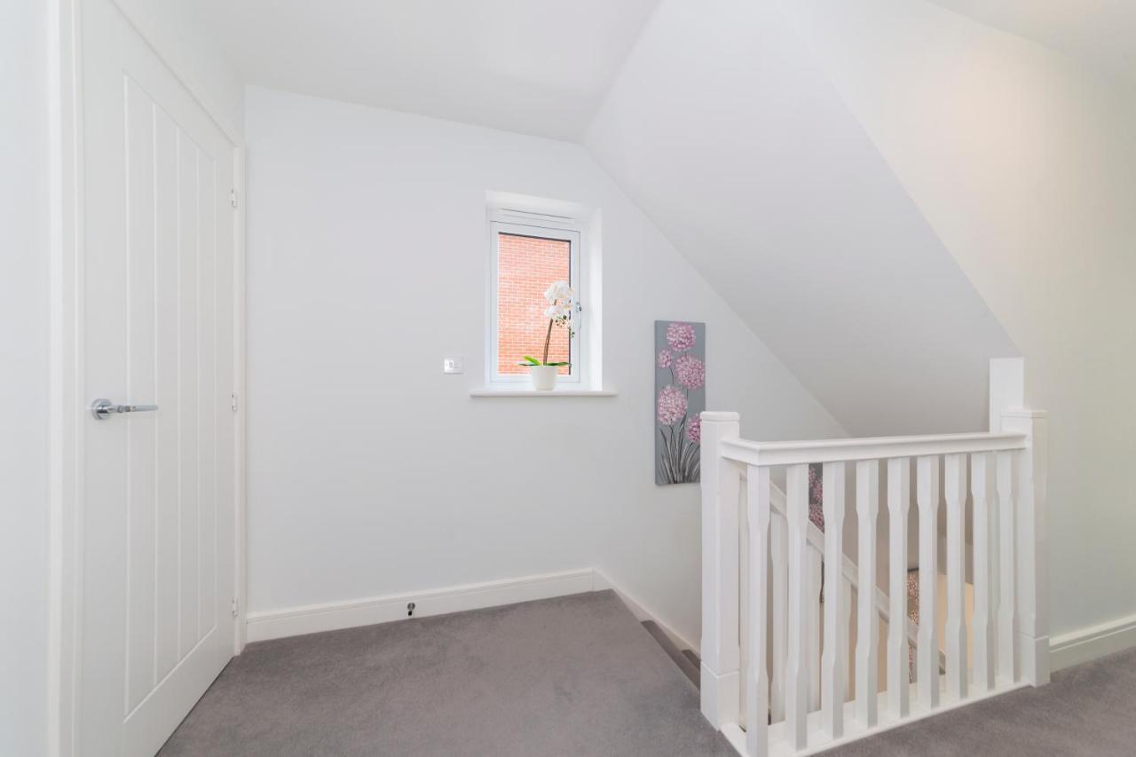 Greenfield Modern 3Br Home - Southcote Lane , 독서 외부 사진